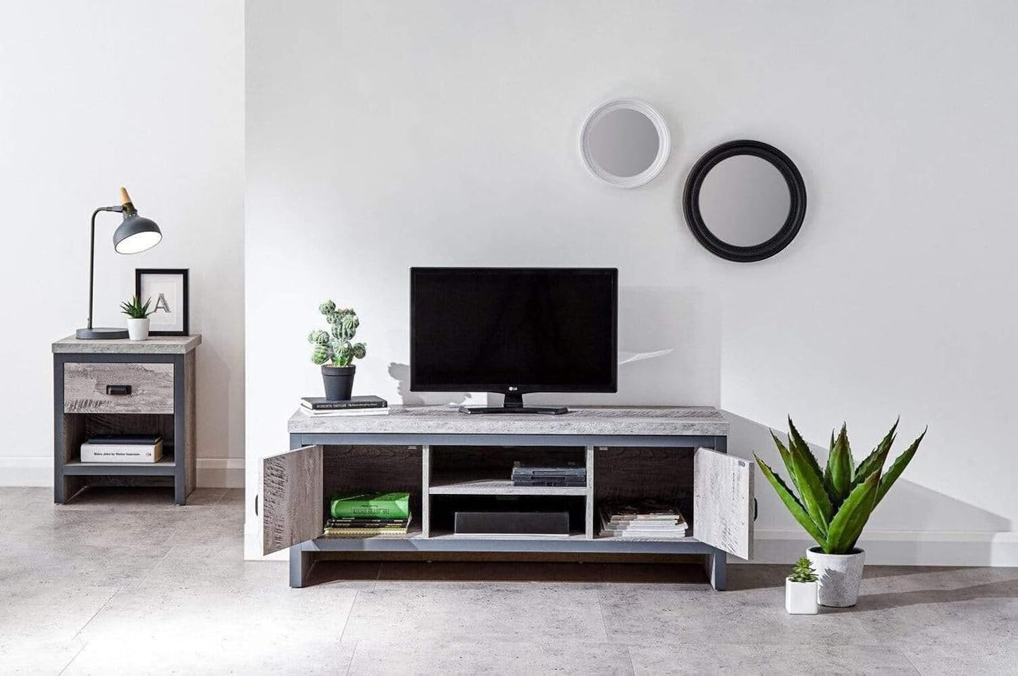2 Cupboard & Shelf TV Unit